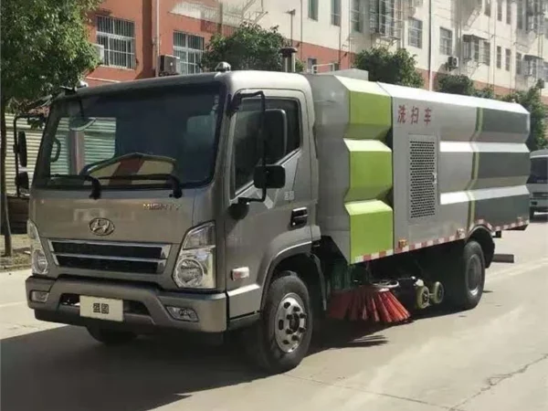 HYUNDAI Street Washing Sweeper Truck Left