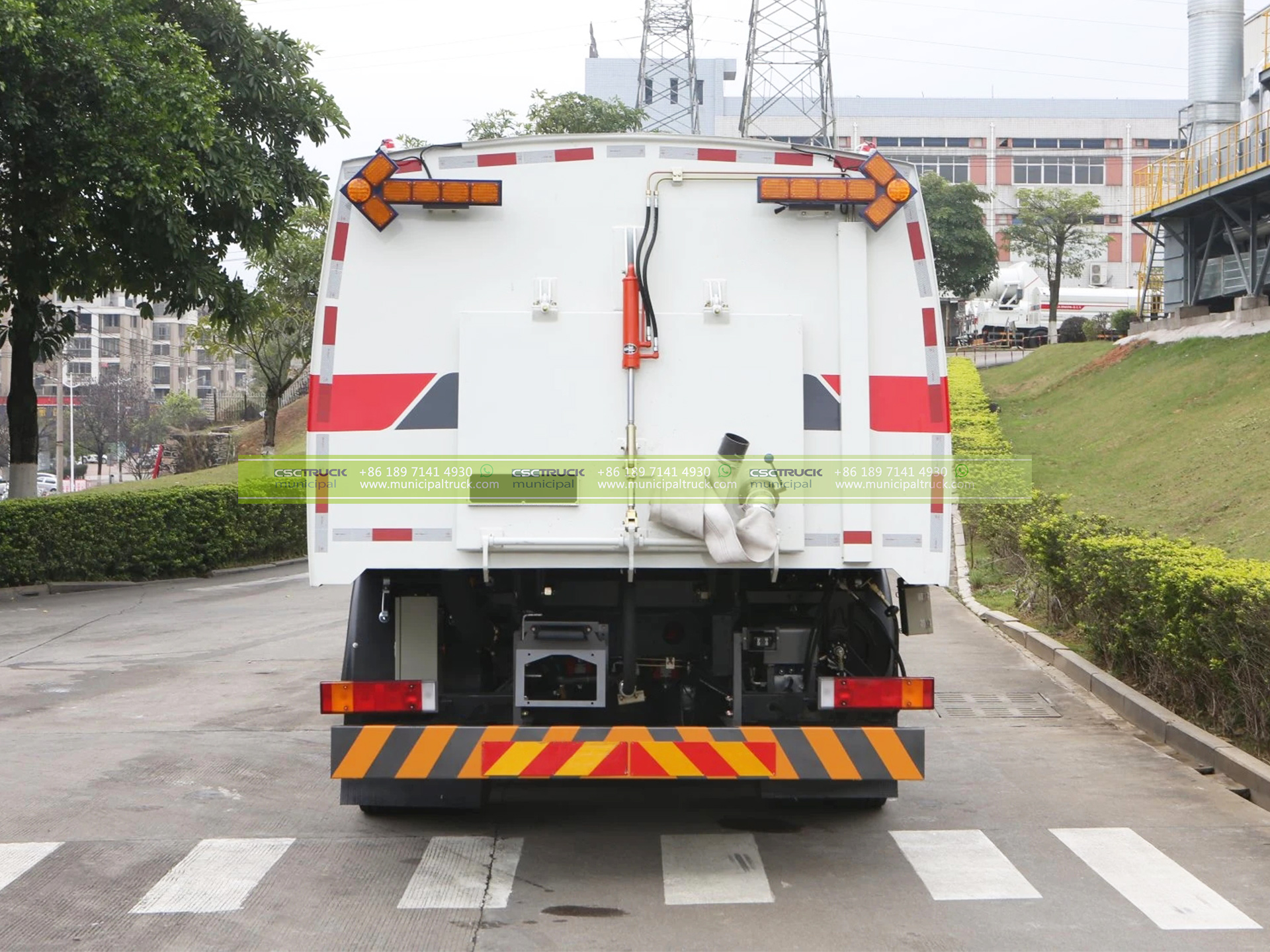 16CBM Pressure Washing Sweeper Truck 3 16CBM Pressure Washing Sweeper Truck Back Details