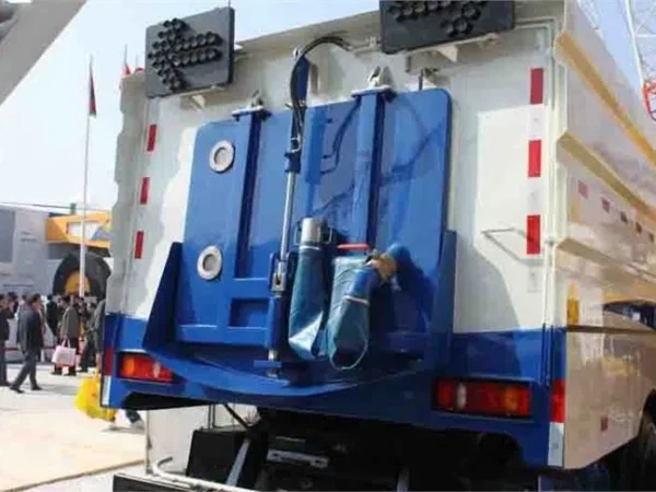 DONGFENG Large Road Sweeping Truck Back