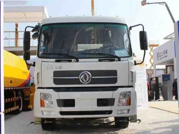 DONGFENG Large Road Sweeping Truck Back Head