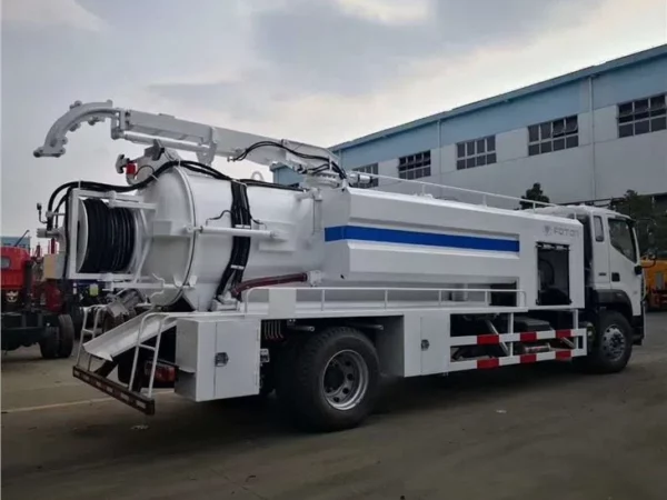 FOTON Sludge Sewage Jetter Truck Back