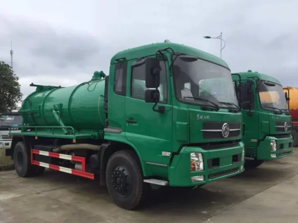 6000 Litters Sewer Vacuum Cesspit Tankers Right Head