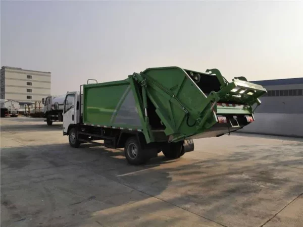 ISUZU Small Waste Garbage Compactor Truck Loader