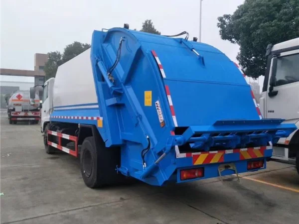 DONGFENG Rear Loading Trash Truck Back