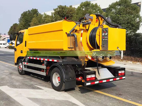 Combined Vacuum and Canal Sewer Truck Back Details