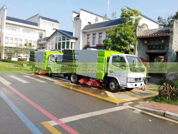 DFAC Small Road Sweeper Cleaning Truck Team