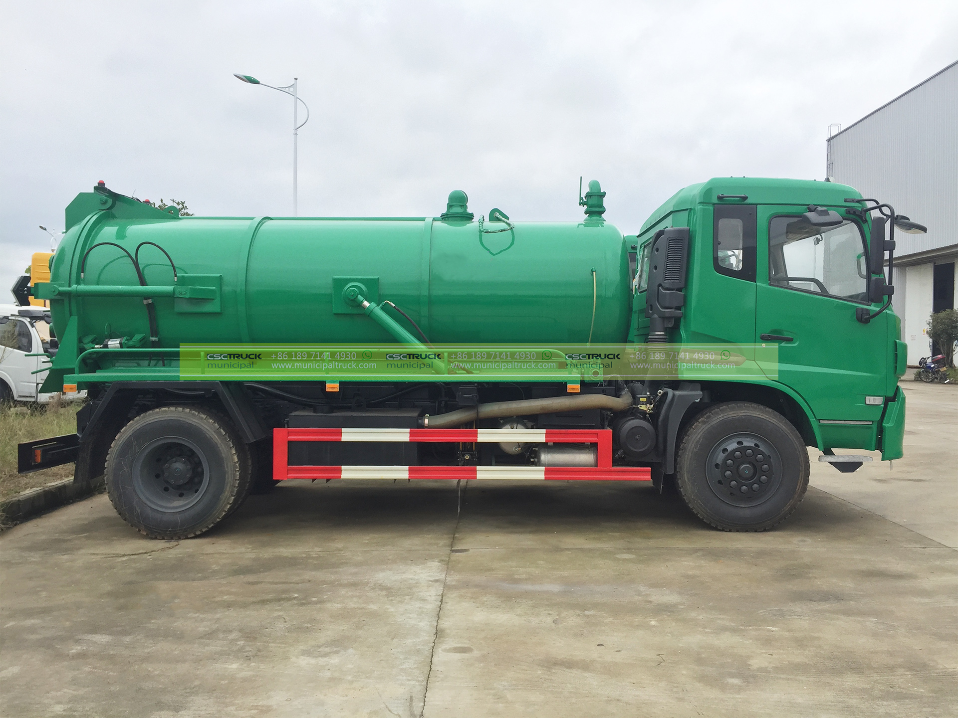 DONGFENG 14 Ton Vacuum Tank Mounted Truck 1 DONGFENG 14 Ton Vacuum Tank Mounted Truck Green