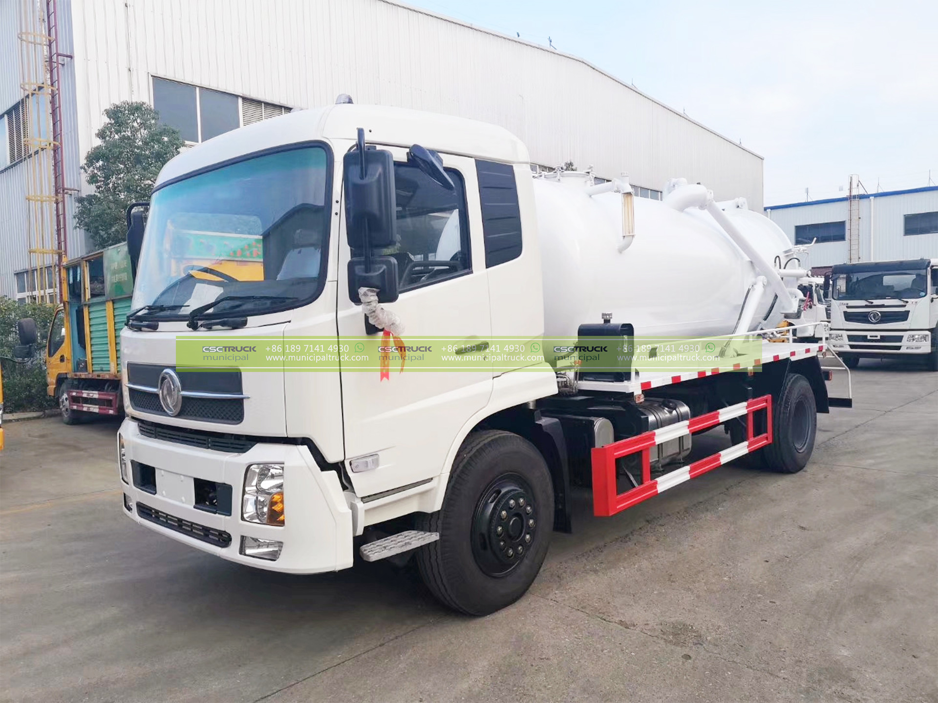 DONGFENG 14 Ton Vacuum Tank Mounted Truck 2 DONGFENG 14 Ton Vacuum Tank Mounted Truck Right Side