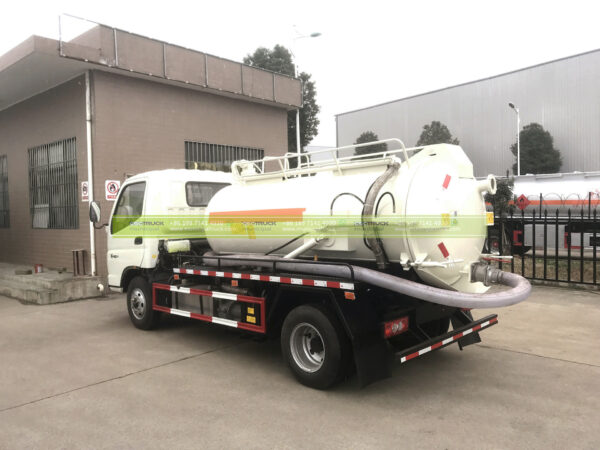 FOTON 8 Ton Small Vacuum Sewer Truck Back Detail
