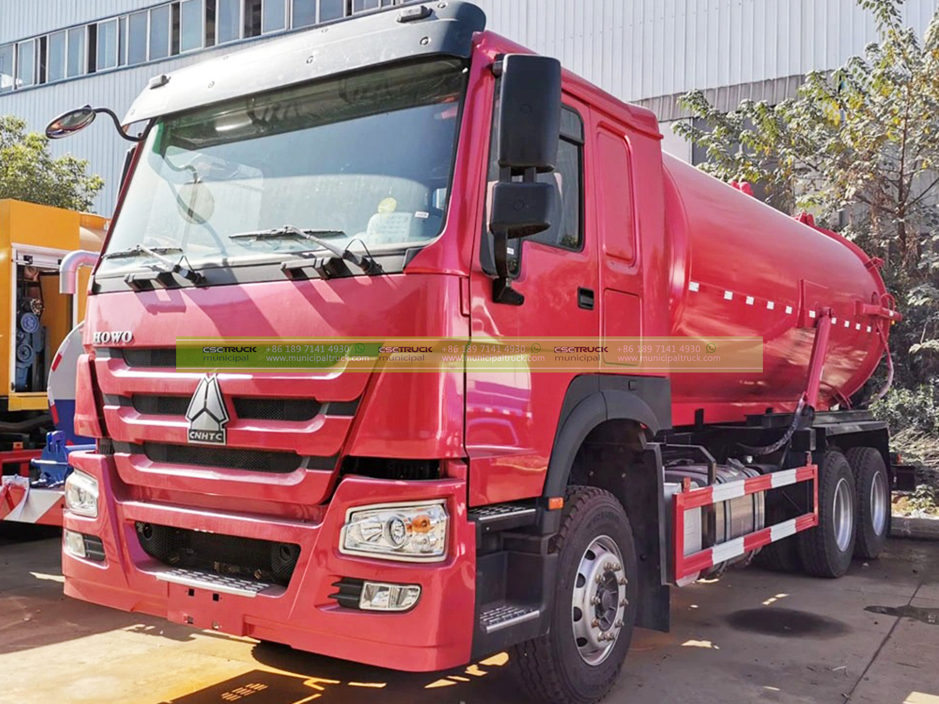 HOWO 16000 Liters Septic Tank Vacuum Truck 13 HOWO 16000 Liters Septic Tank Vacuum Truck Red Front