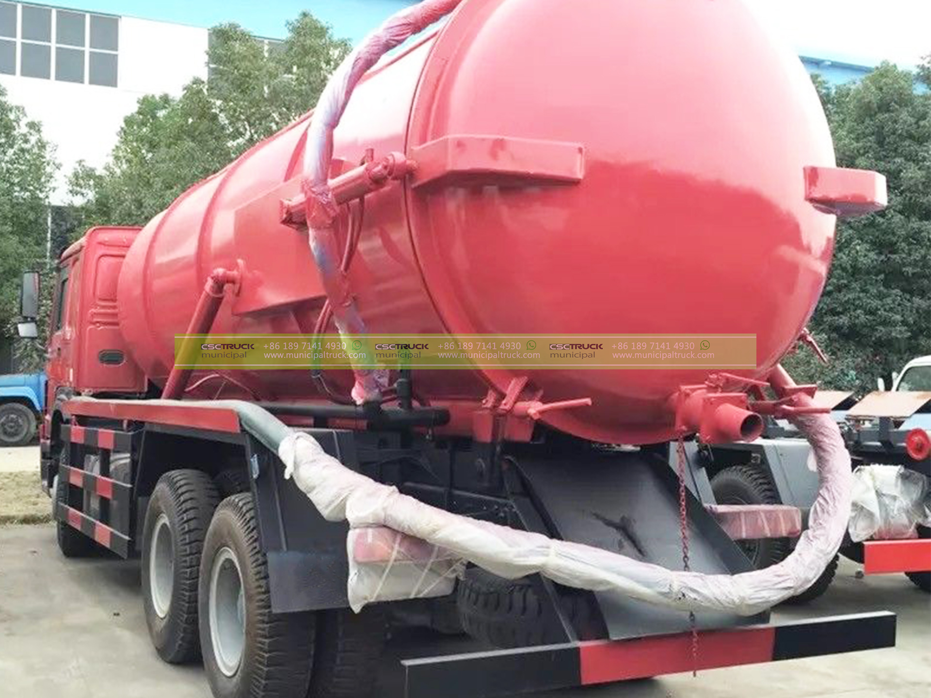 HOWO 16000 Liters Septic Tank Vacuum Truck 8 HOWO 16000 Liters Septic Tank Vacuum Truck Red Back