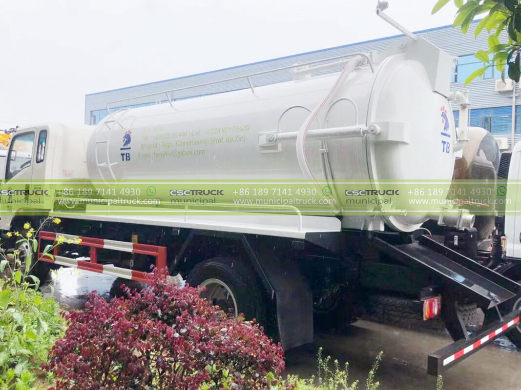 HOWO 8 Ton Sanitary Septic Truck Back Detail