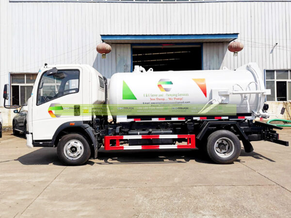 HOWO 8 Ton Sanitary Septic Truck Right Side