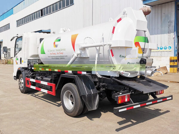 HOWO 8 Ton Sanitary Septic Truck Back
