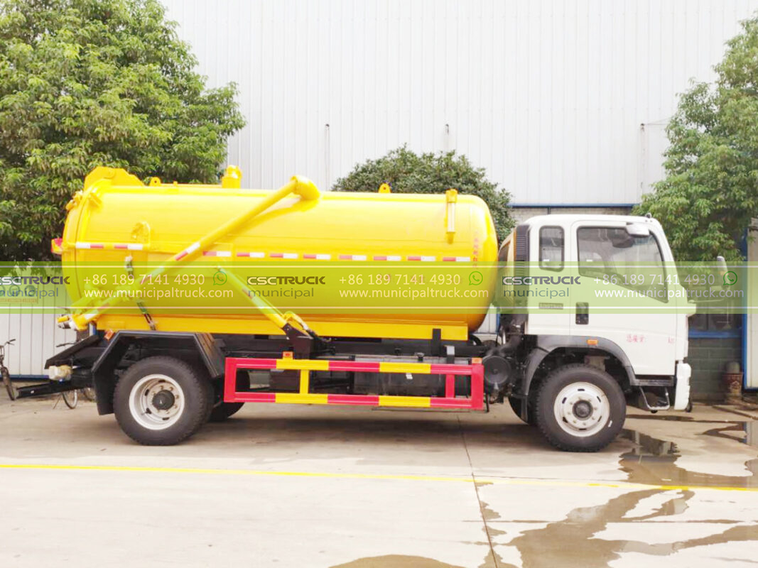 HOWO 8 Ton Sanitary Septic Truck Side Detail