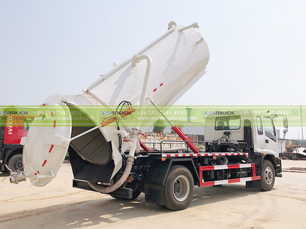 ISUZU 12 Ton Vacuum Sewage Truck Back Detail