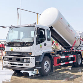 ISUZU 16 Ton Septic Vacuum Truck Right Front