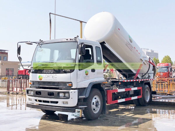 ISUZU 16 Ton Septic Vacuum Truck Right Front