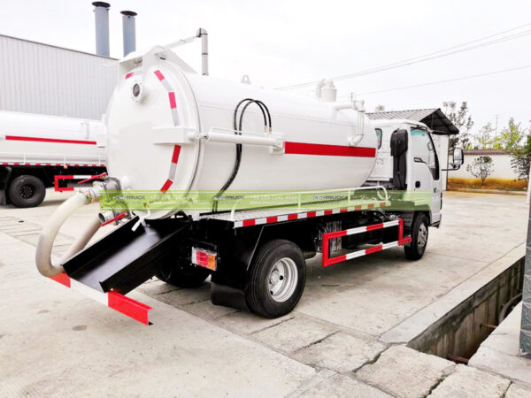 ISUZU 8 Ton Sewage Vacuum Truck Left Side