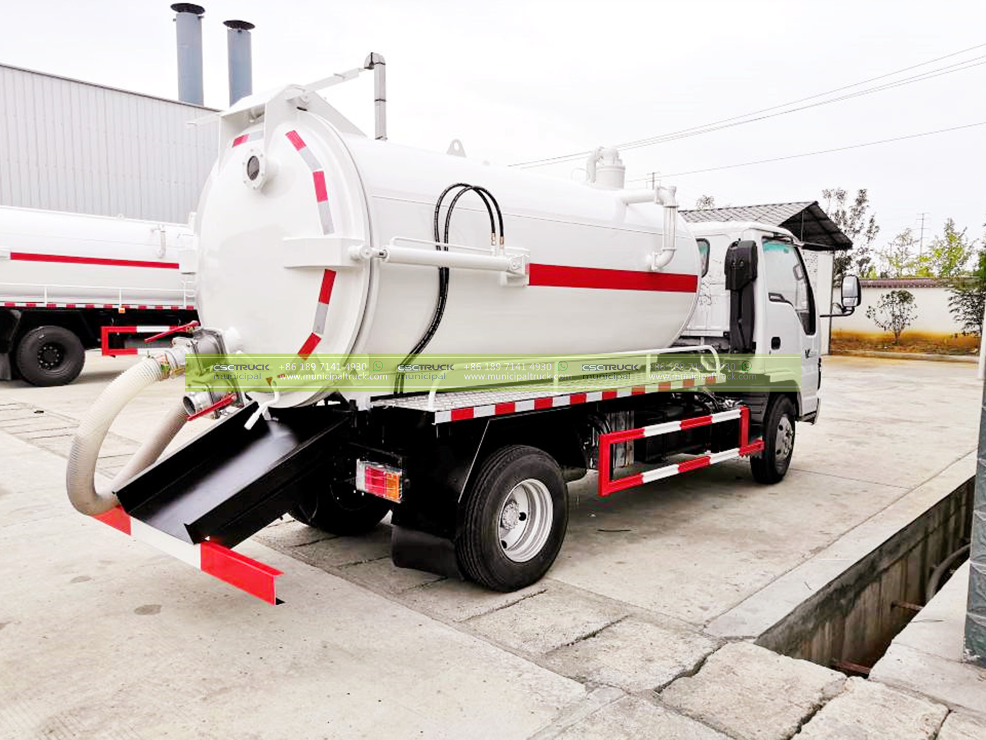 ISUZU 8 Ton Sewage Vacuum Truck 2 ISUZU 8 Ton Sewage Vacuum Truck Left Side