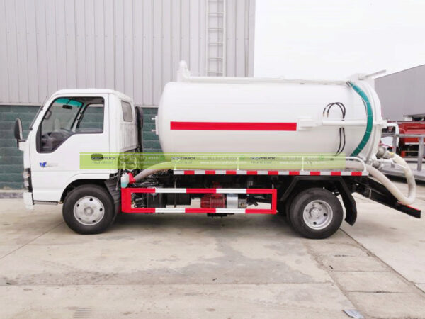 ISUZU 8 Ton Sewage Vacuum Truck Side