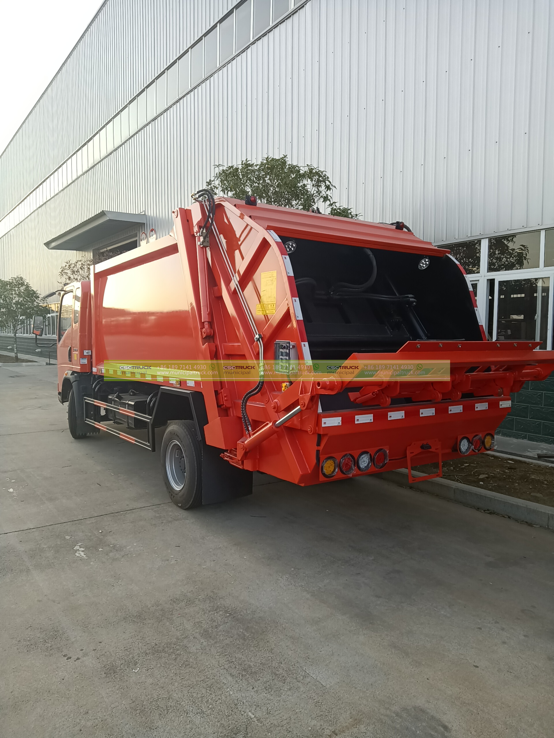 Mini Bin Lifter Garbage Compact Truck Back Mini Bin Lifter Garbage Compact Truck Back