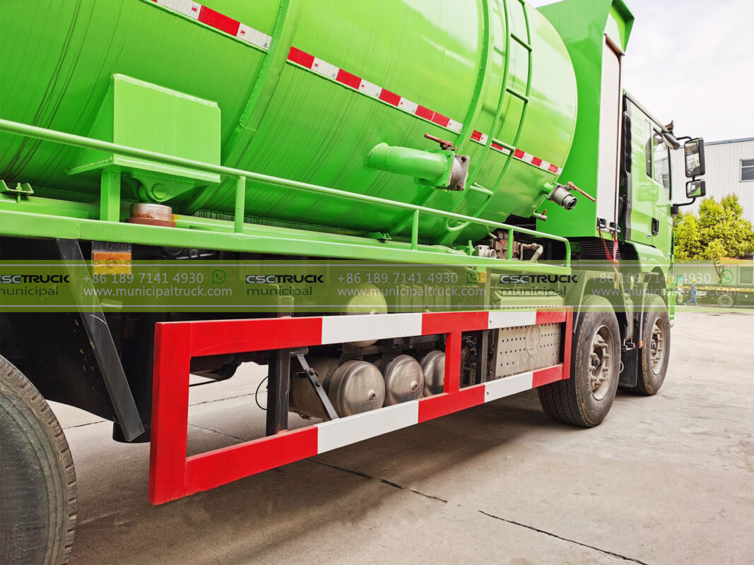 SHACMAN 25 Ton Sewer Suction Truck Green Side Details