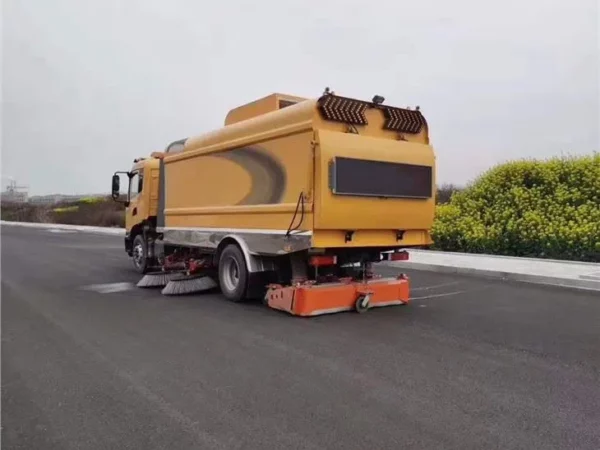 DONGFENG Airfield Airport Runway Sweeper Truck Back