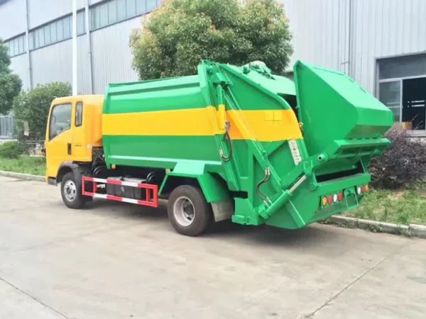 HOWO Rear Loader Garbage Truck View
