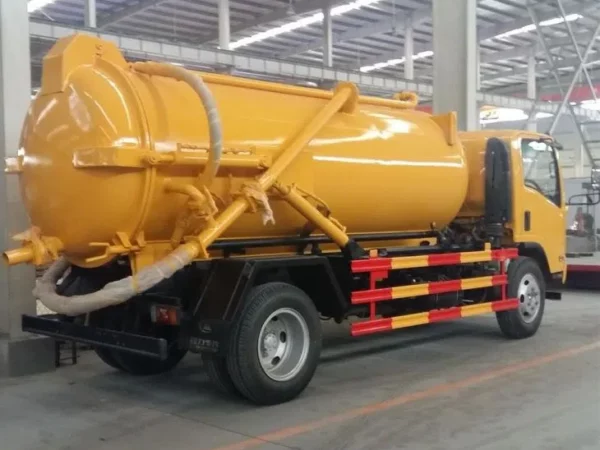ISUZU 700P Sewer Pump Truck Back