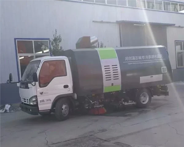 Isuzu land Side Cleaning Sweeper