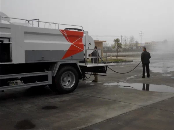 Isuzu Sewer Jetting Truck 4cbm Left