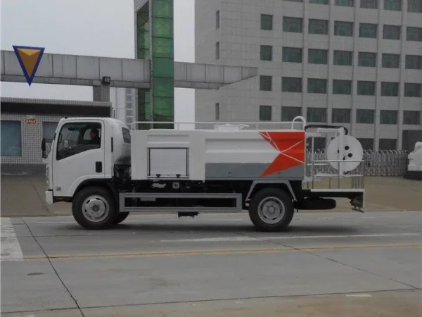 Isuzu Sewer Jetting Truck 4cbm Body