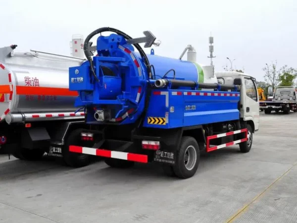 Multipurpose Jetting And Suction Vehicle Back