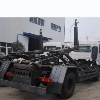Pull Up Hook Lift Garbage Truck With Crane Back