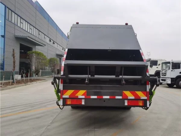 DFAC Rear Loader Compressed Garbage Truck Back