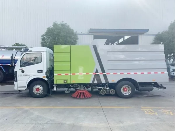 DFAC Small Road Sweeper Washing Cleaning TruckDFAC Small Road Sweeper Washing Cleaning Truck Body Left