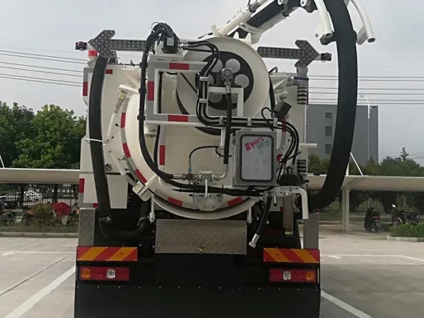Sewer Suction Truck 10cbm Tank White Back