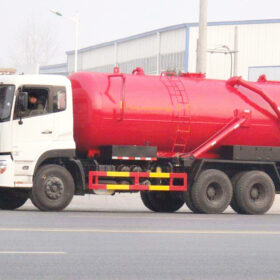 DONGFENG 25 Ton Sewer Vacuum Truck Red Body
