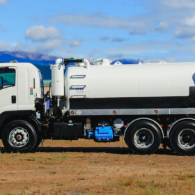 ISUZU GIGA 25 Ton Vacuum Truck White Right
