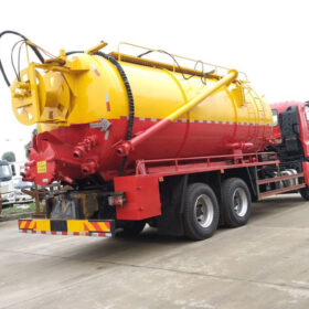 ISUZU GIGA 25 Ton Vacuum Truck Yellow Back Side