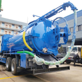 ISUZU GIGA 25 Ton Vacuum Truck Right Side Blue