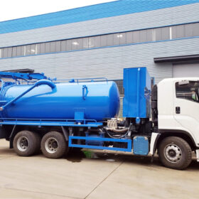 ISUZU GIGA 25 Ton Vacuum Truck Blue Left Body
