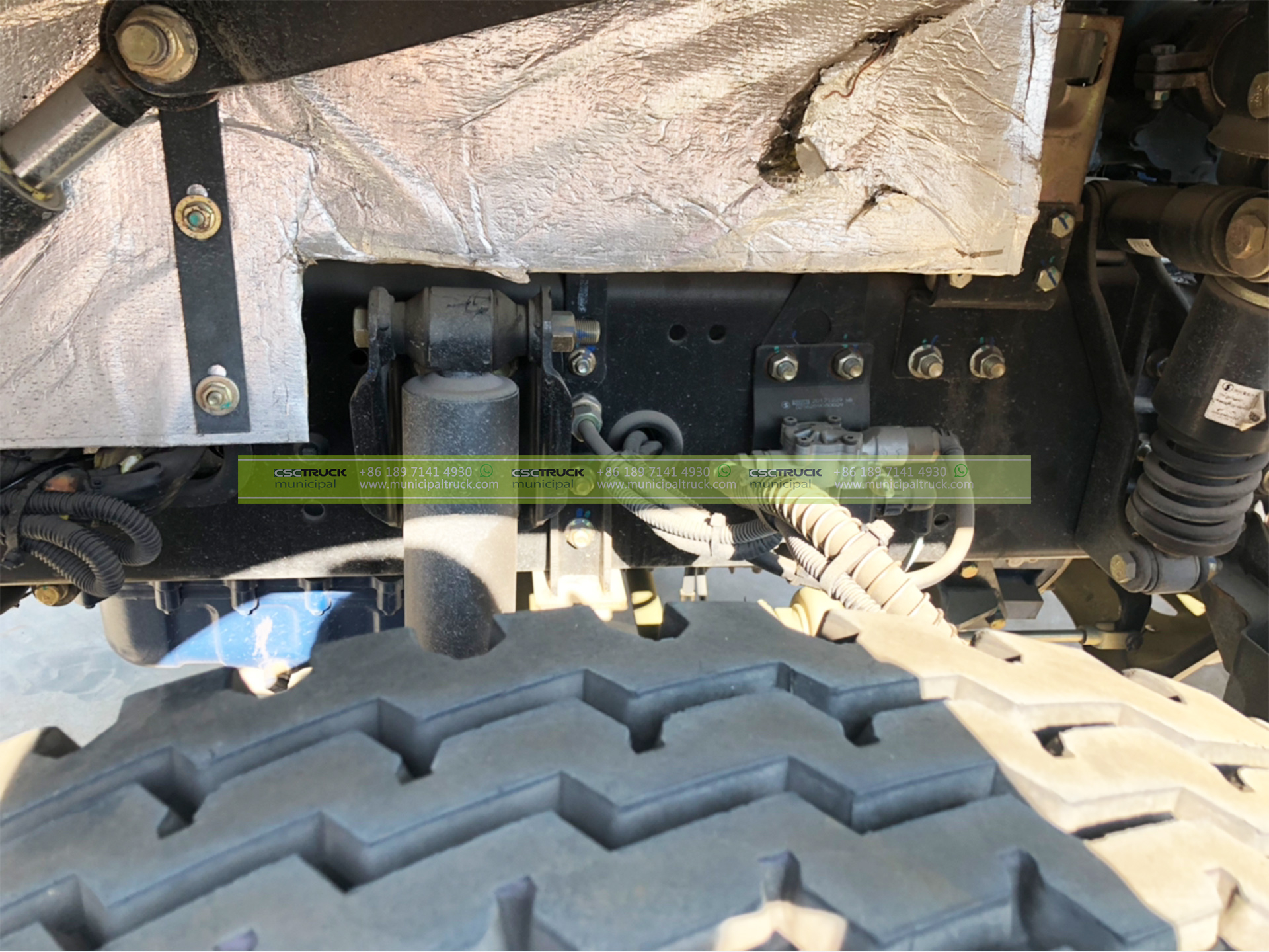 SHACMAN 14CBM Waste Compactor Truck Tire Part SHACMAN 14CBM Waste Compactor Truck Tire Part