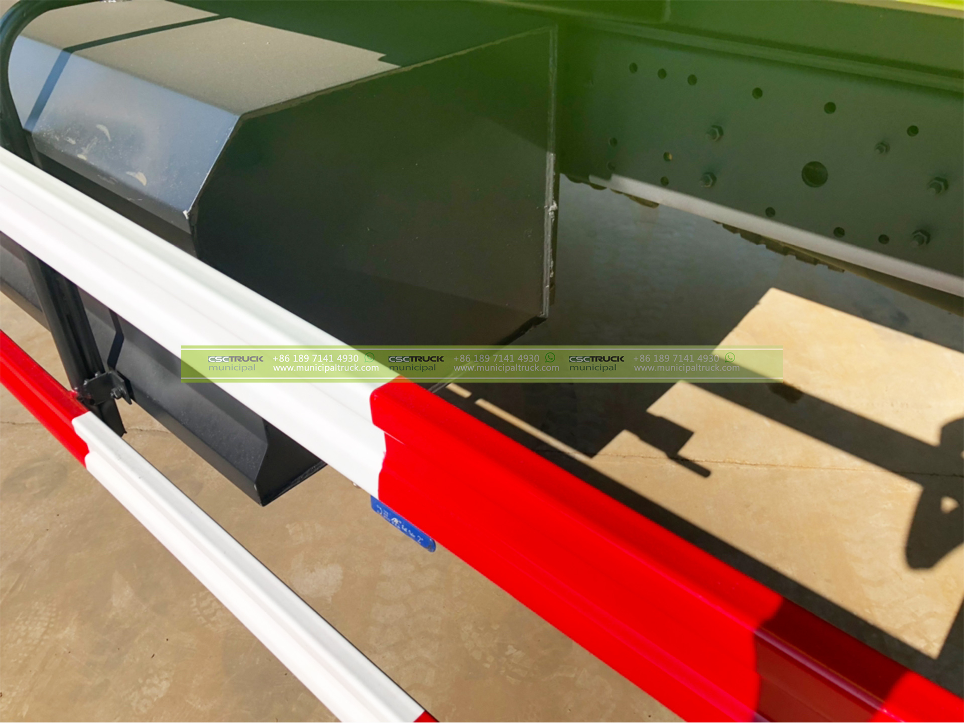 SHACMAN 14CBM Waste Compactor Truck Back Bumper SHACMAN 14CBM Waste Compactor Truck Back Bumper