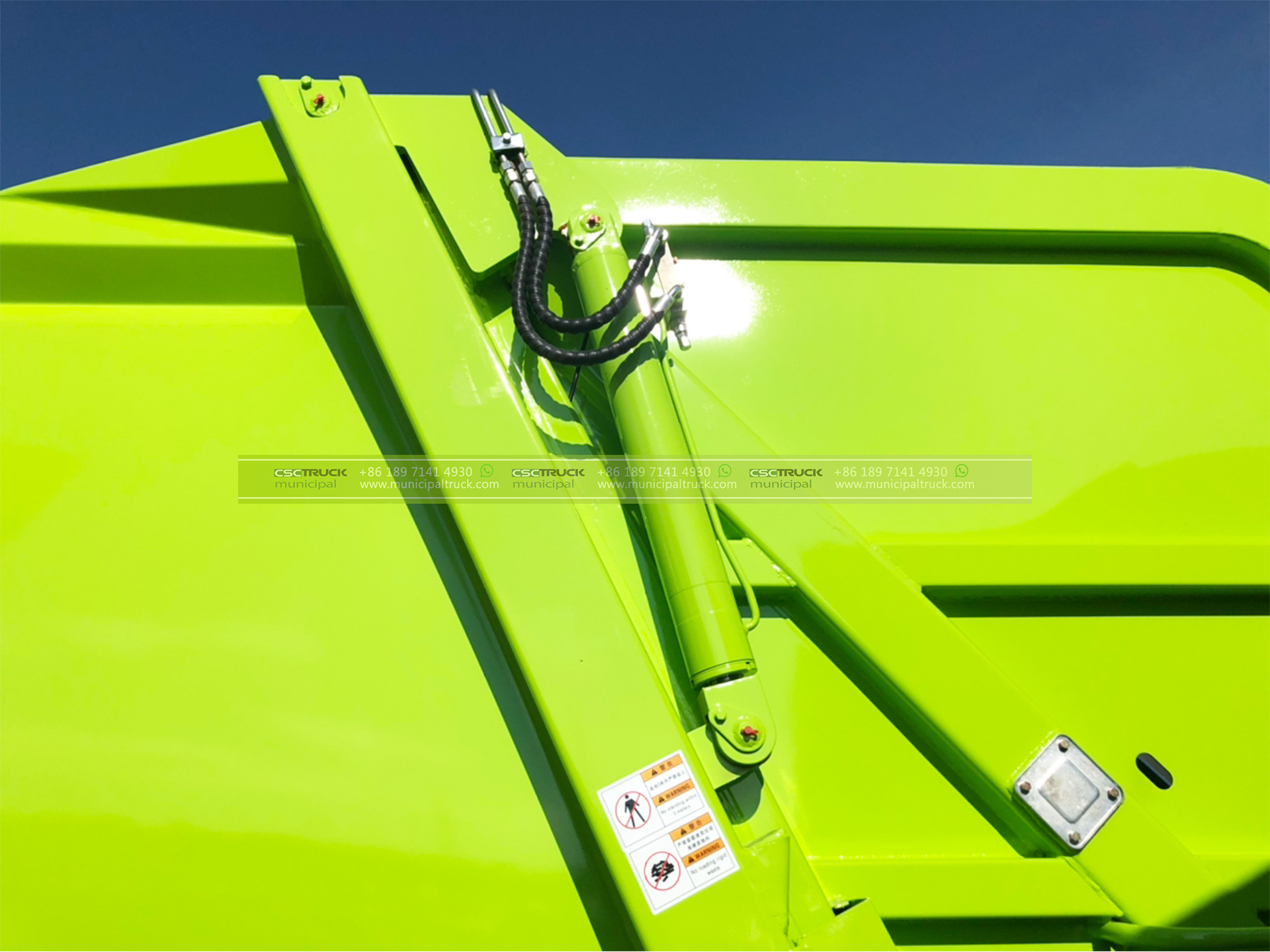 SHACMAN 14CBM Waste Compactor Truck Body High View SHACMAN 14CBM Waste Compactor Truck Body High View