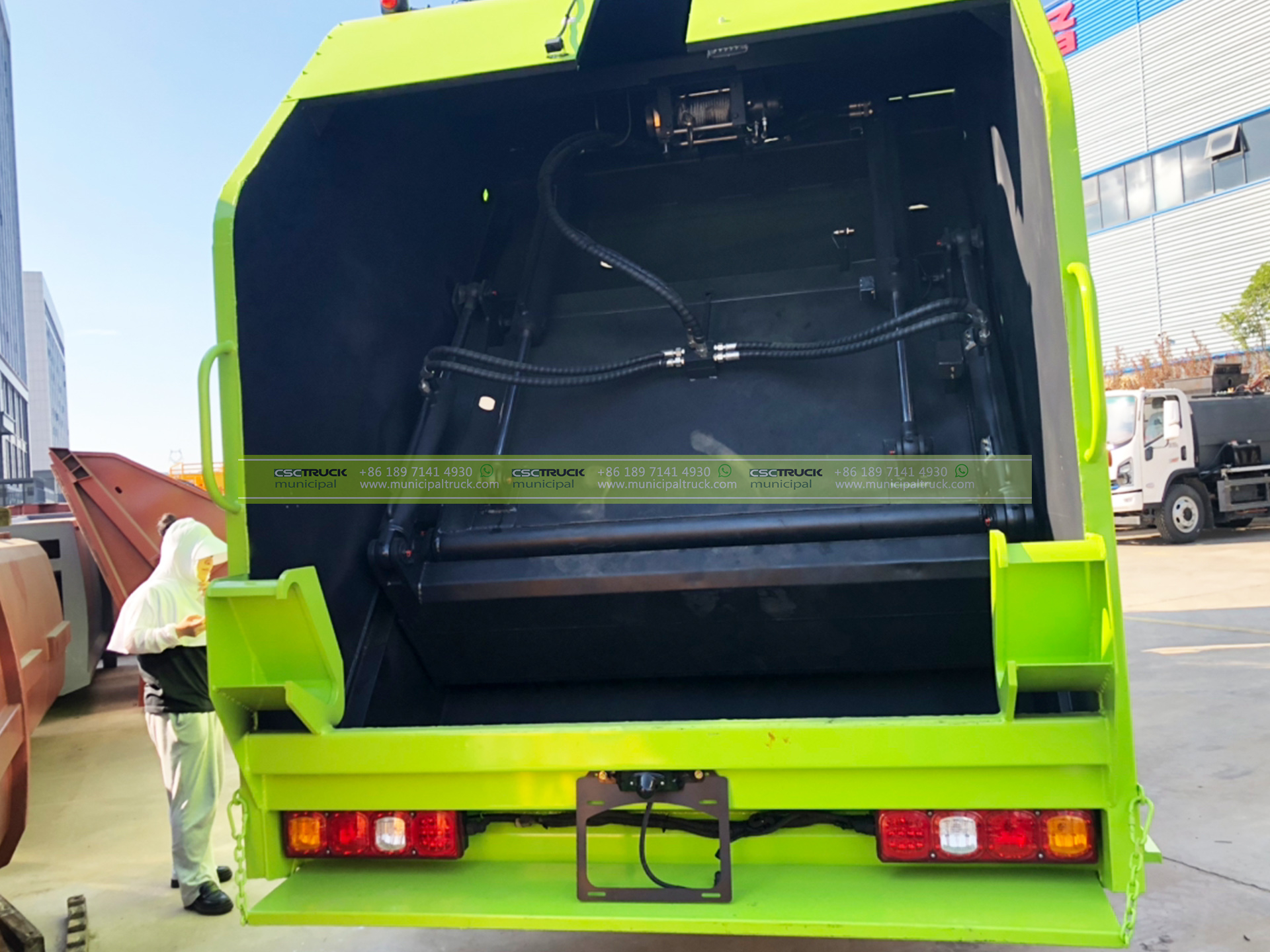 SHACMAN 14CBM Waste Compactor Truck Back Side SHACMAN 14CBM Waste Compactor Truck Back Side