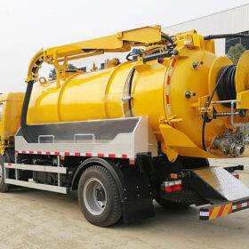 Sanitary Combination Sewer Cleaning Truck Back