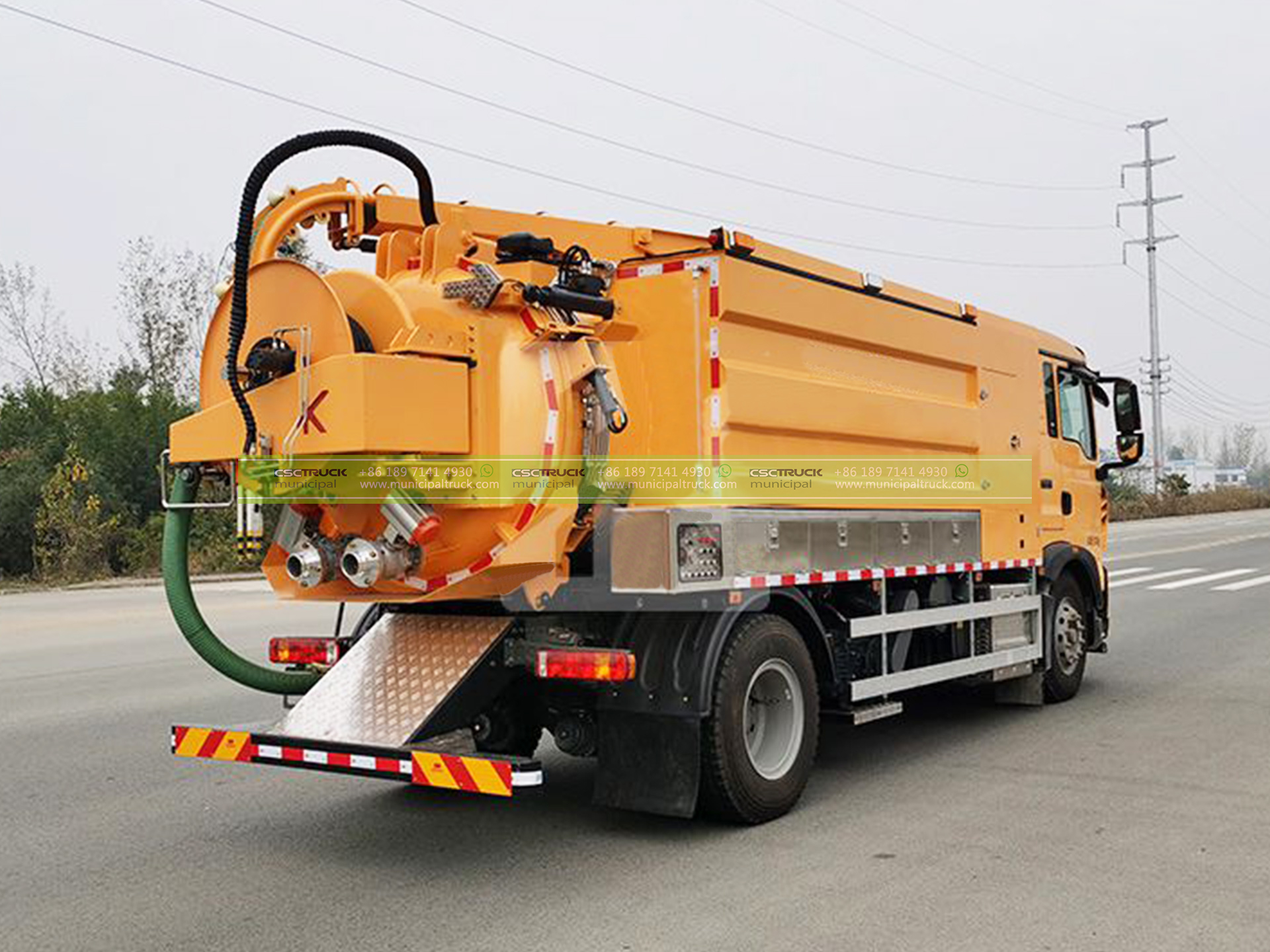 Sewer Jetter and Cleaner Combination Truck 4 Sewer Jetter and Cleaner Combination Back Details