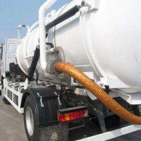 Vacuum Sewer Trucks Delivery to Moldova